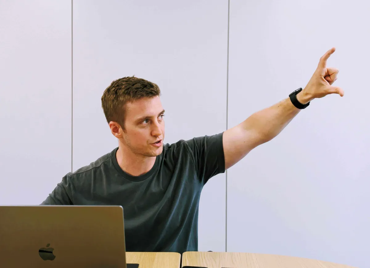 A Ubie team member presenting